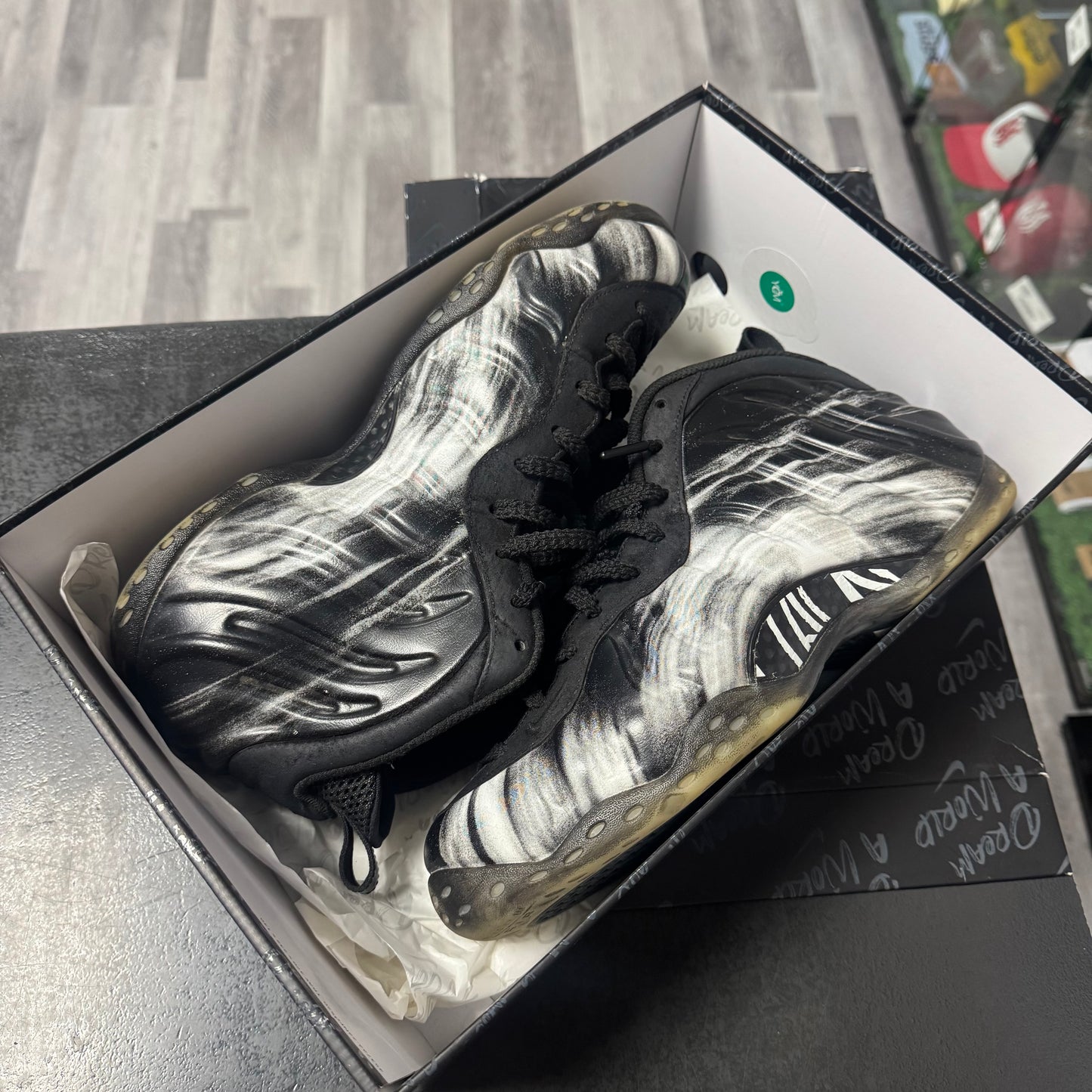Nike Air Foamposite One Dream a World / Preowned