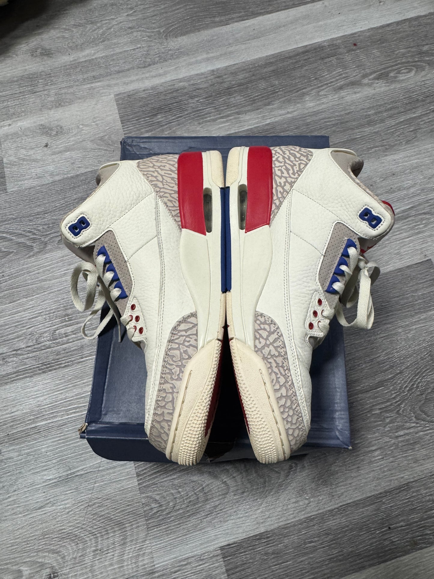 Jordan 3 International Flight / Preowned