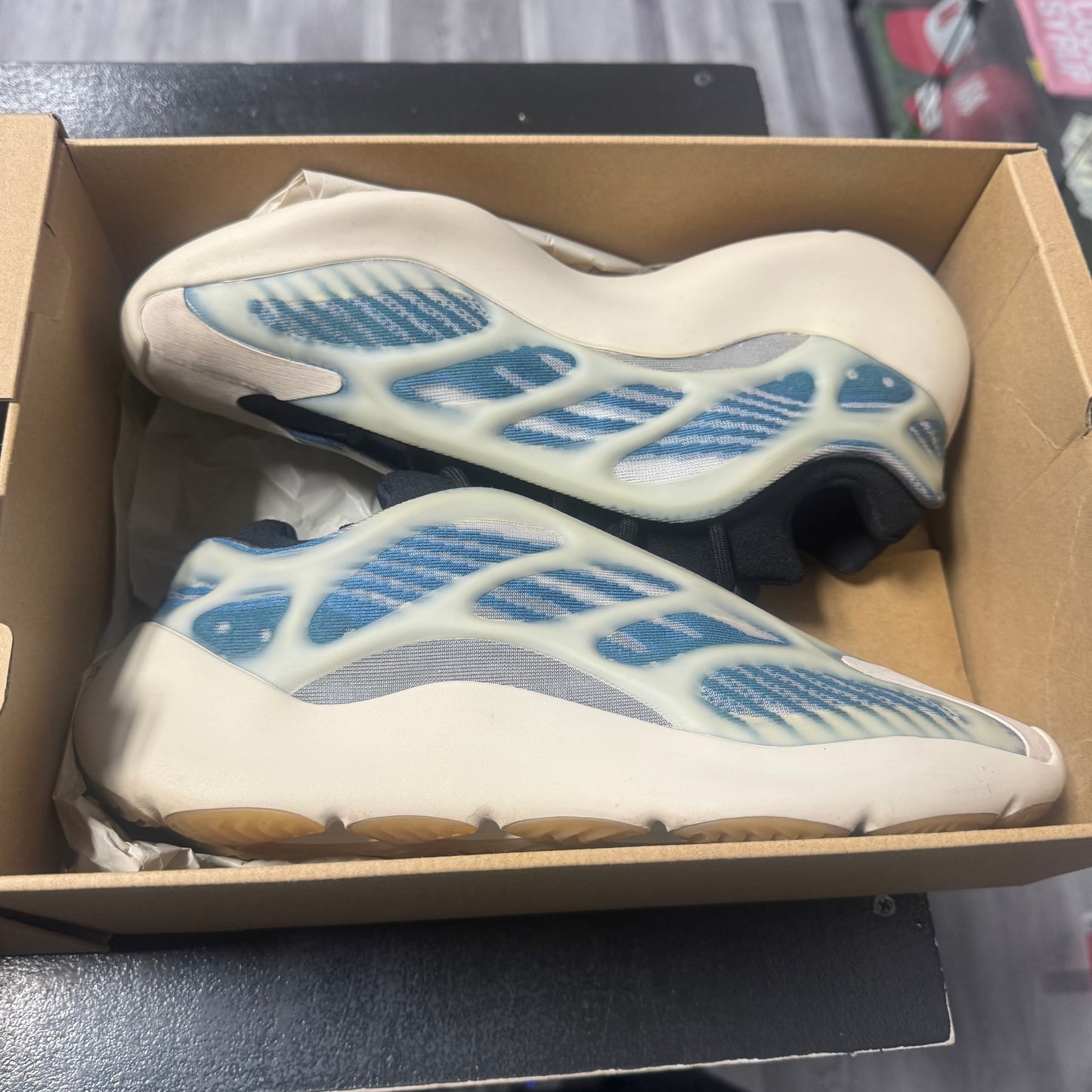Yeezy 700 Kyanite / Preowned