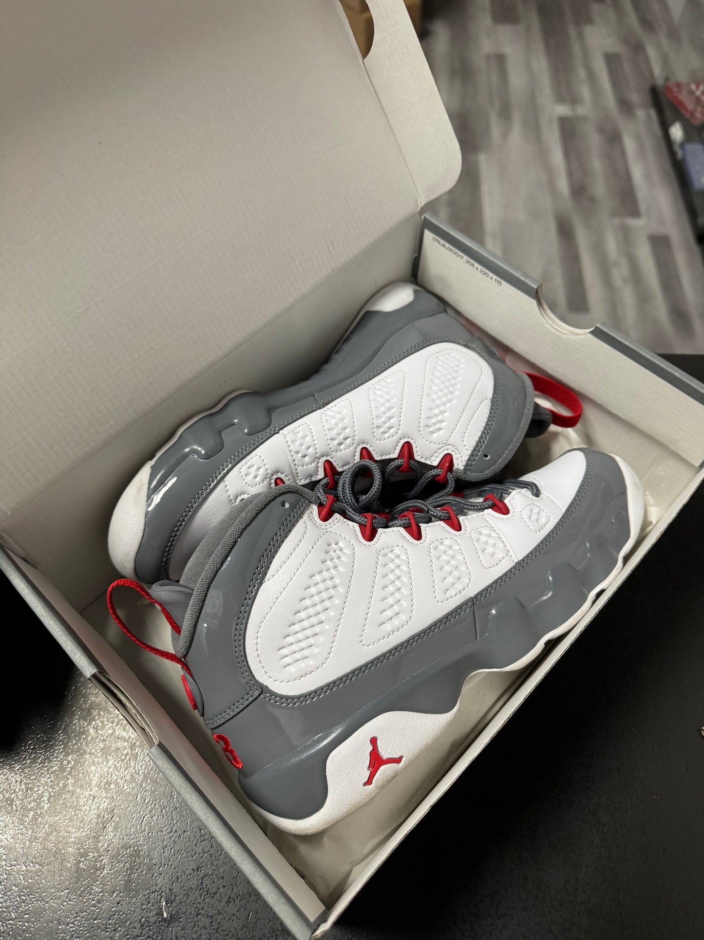 Jordan 9 Fire Red / Preowned