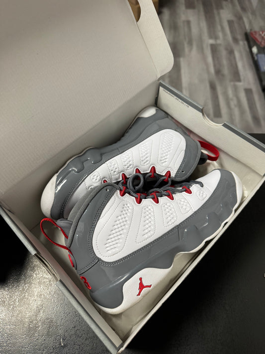 Jordan 9 Fire Red / Preowned