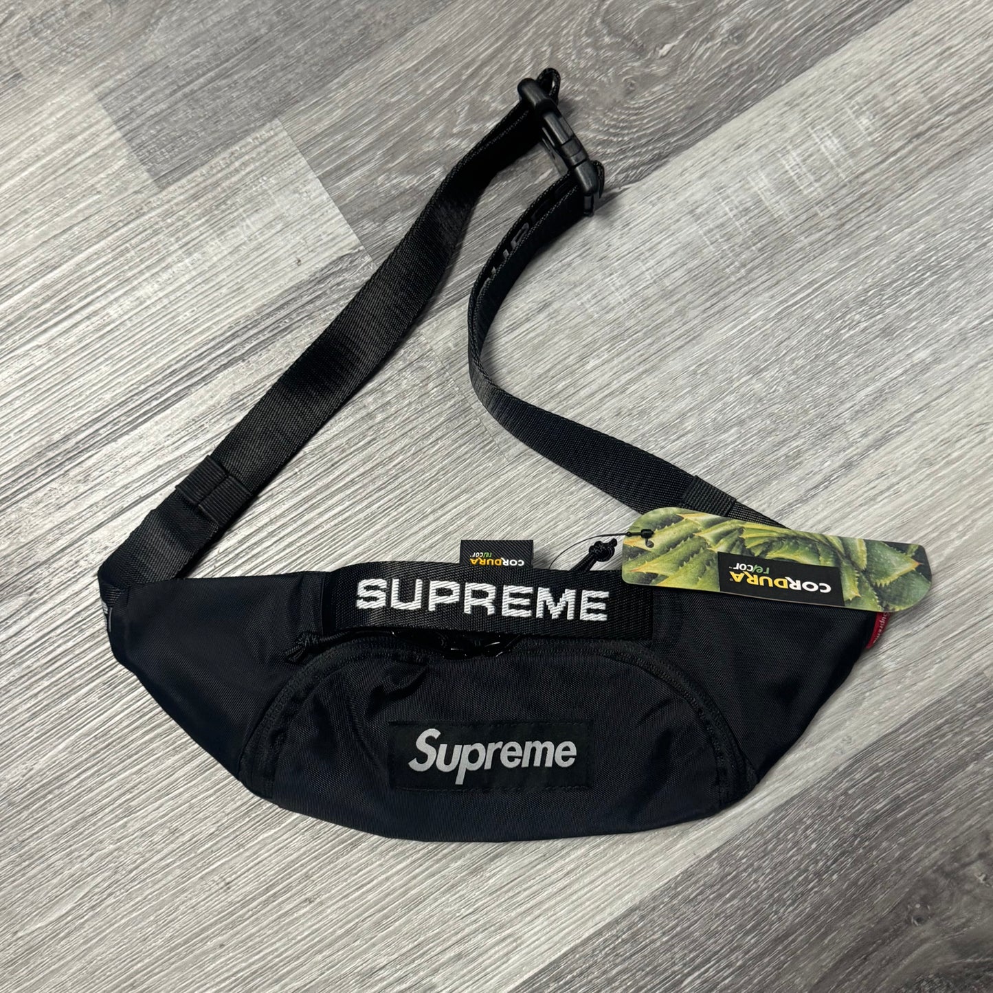 Supreme Waist Bag (FW22)