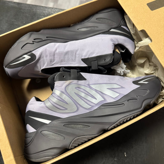 Yeezy 700 MNVN Geode / Preowned