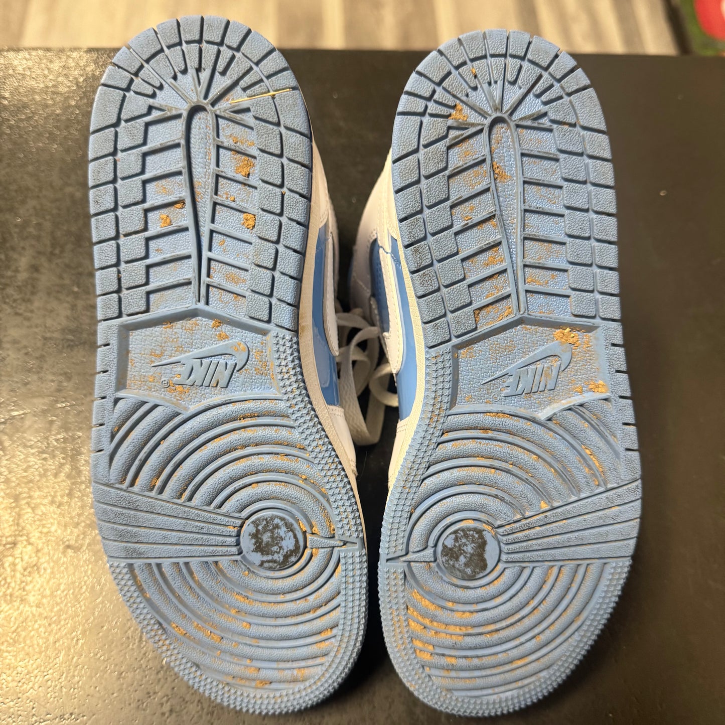 Jordan 1 Mid Legend Blue / Preowned