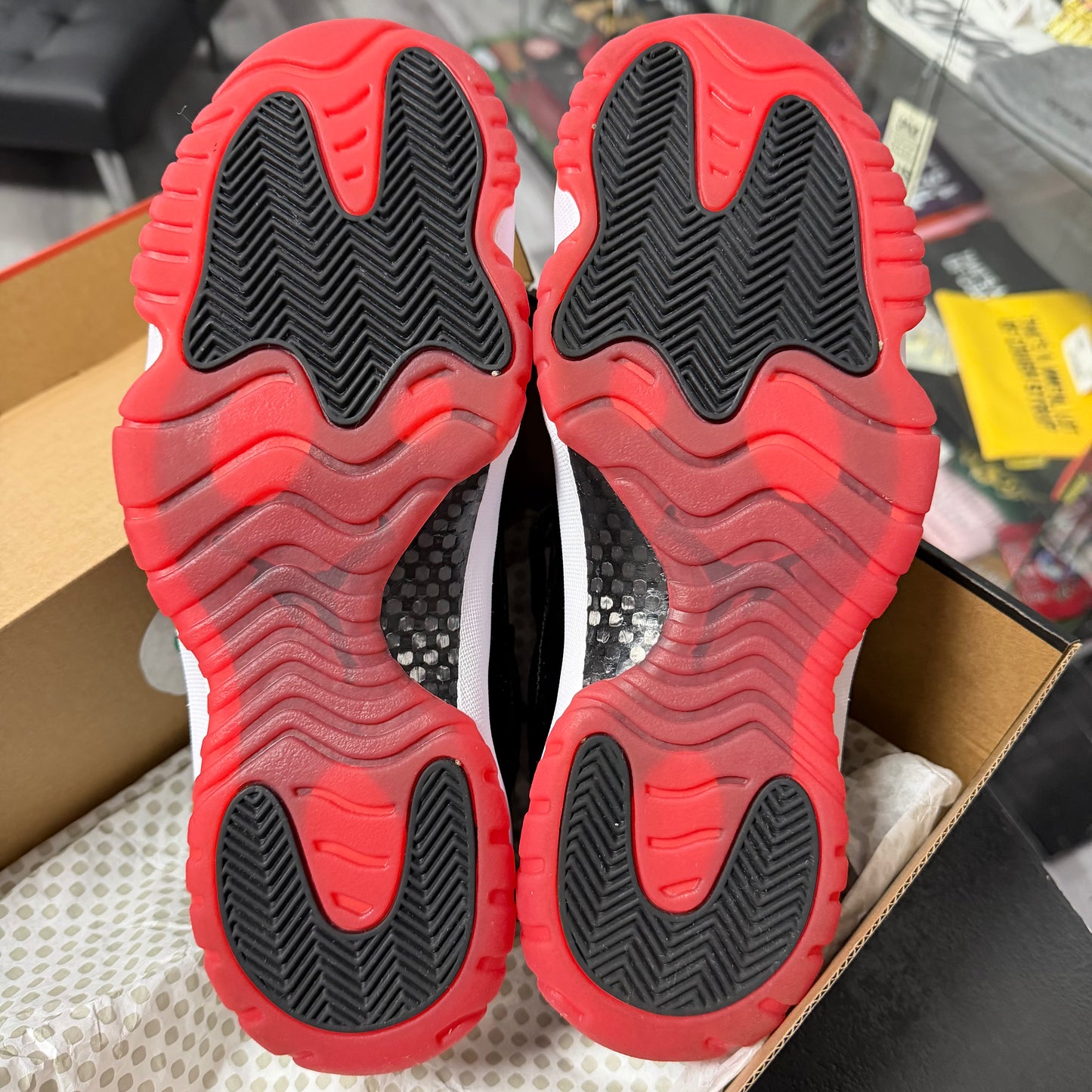 Jordan 11 Low Bred / Preowned