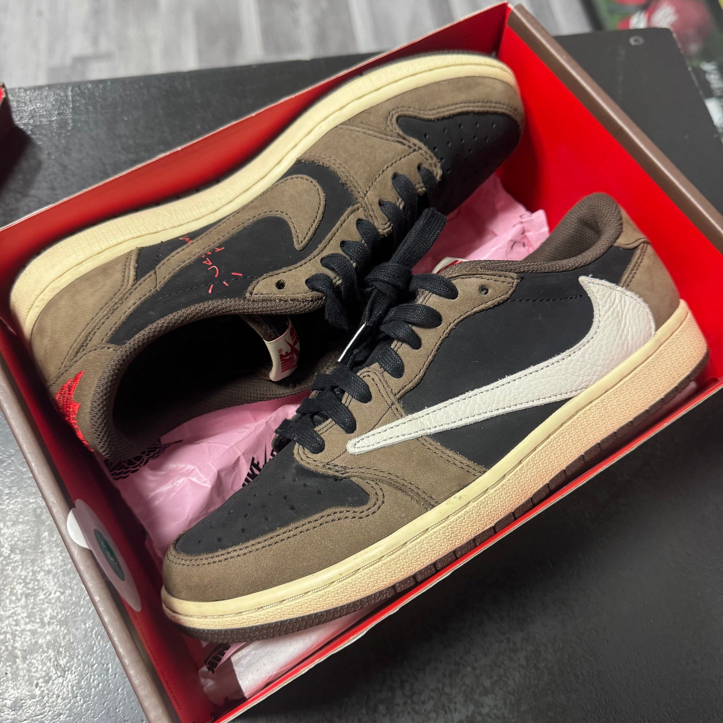 Jordan 1 Low Travis Scott Mocha / Preowned