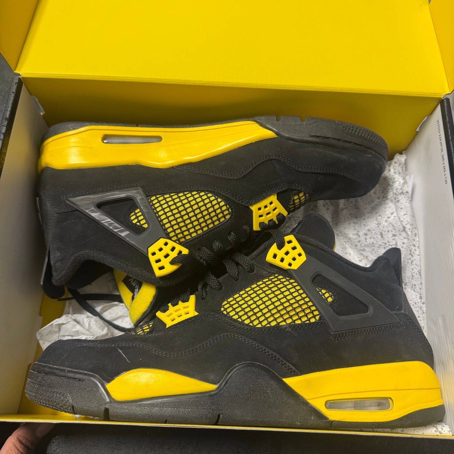 Jordan 4 Thunder / Preowned