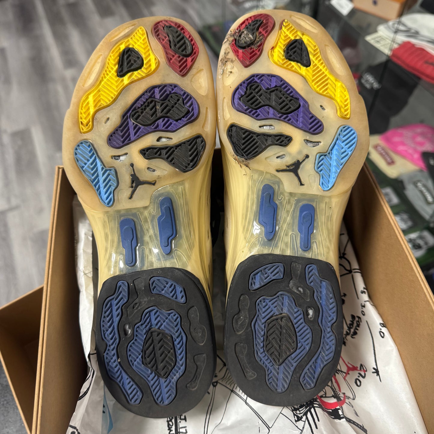 Jordan 17 Low Infinite Archives Beach / Preowned