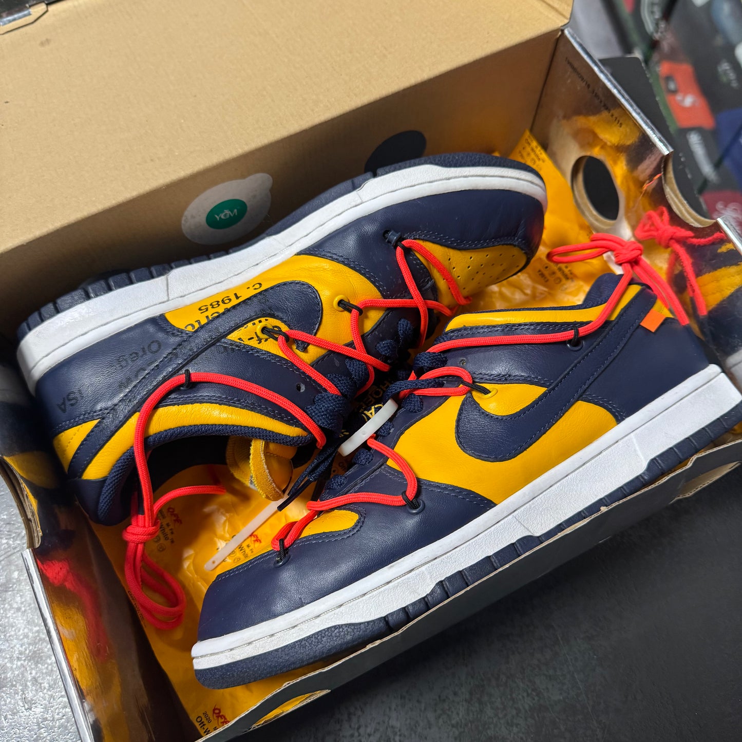 Dunk Low "Off-White" Michigan / Preowned