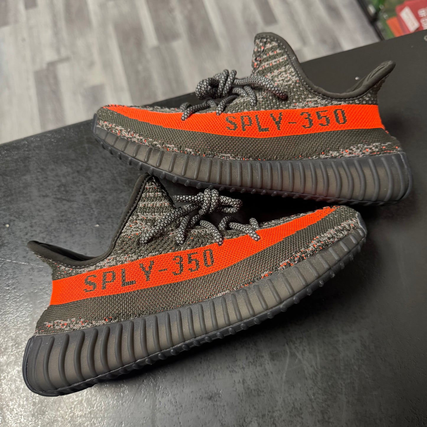 Yeezy 350 Carbon Beluga / Preowned