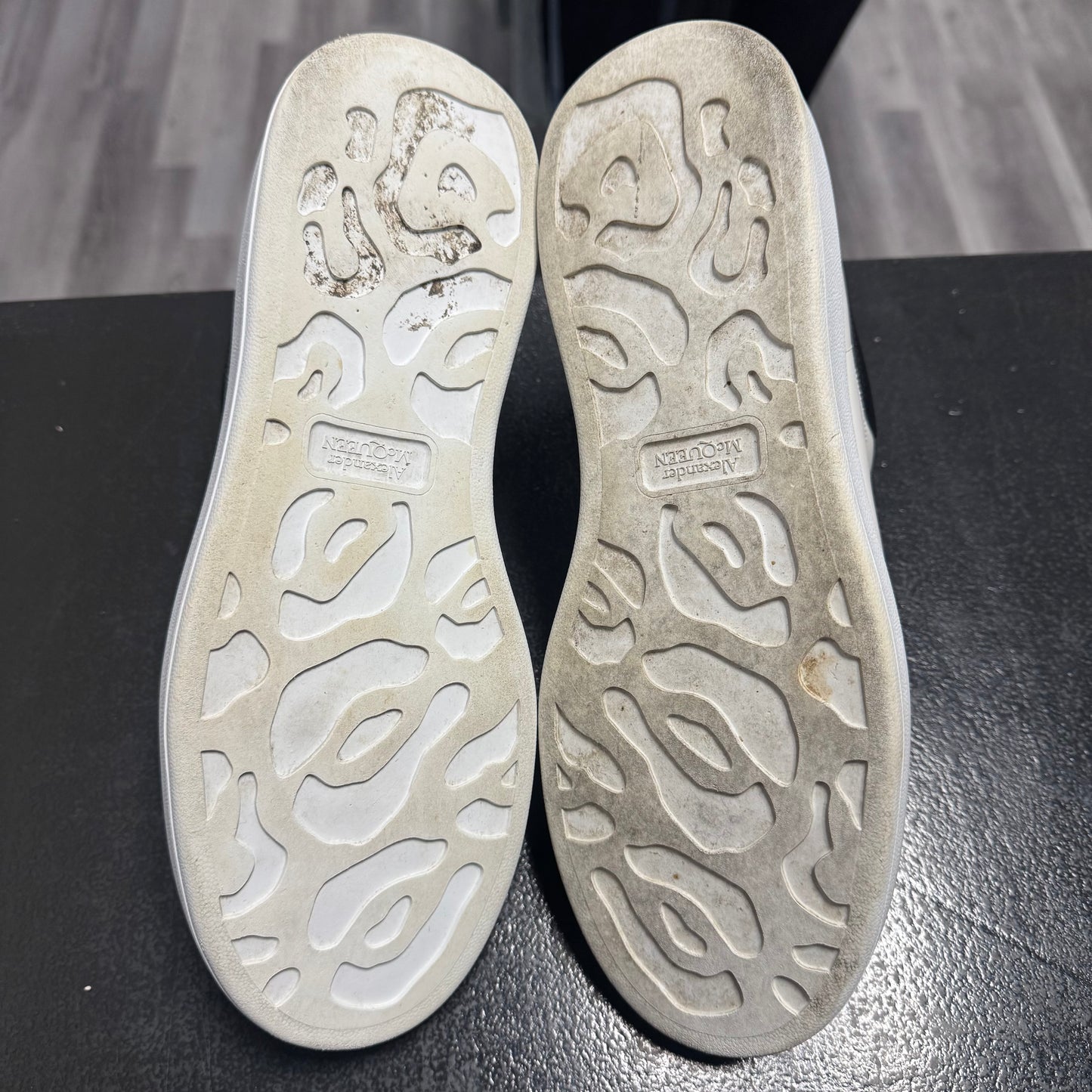 Alexander Mcqueen White Black / Preowned