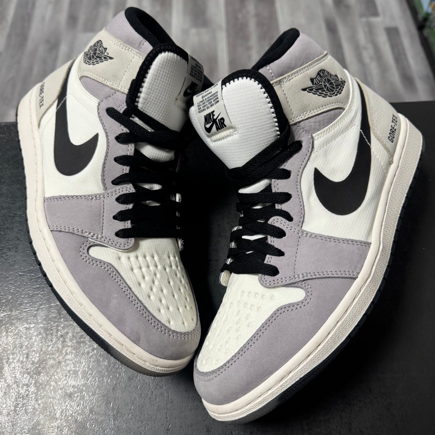 Jordan 1 Gore-Tex Light Bone / Preowned