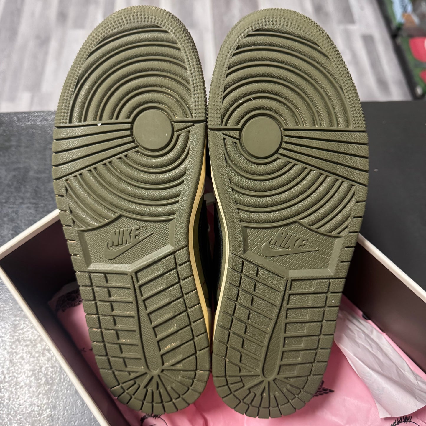 Jordan 1 Low Travis Scott Medium Olive / Preowned