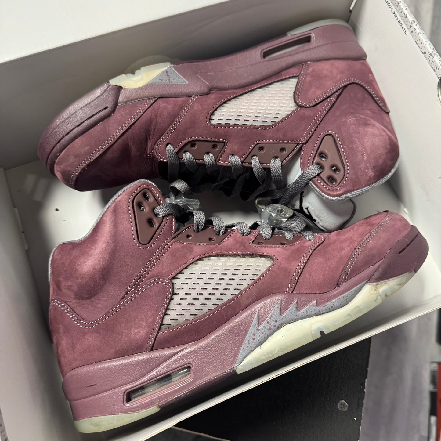 Jordan 5 Burgundy / Preowned