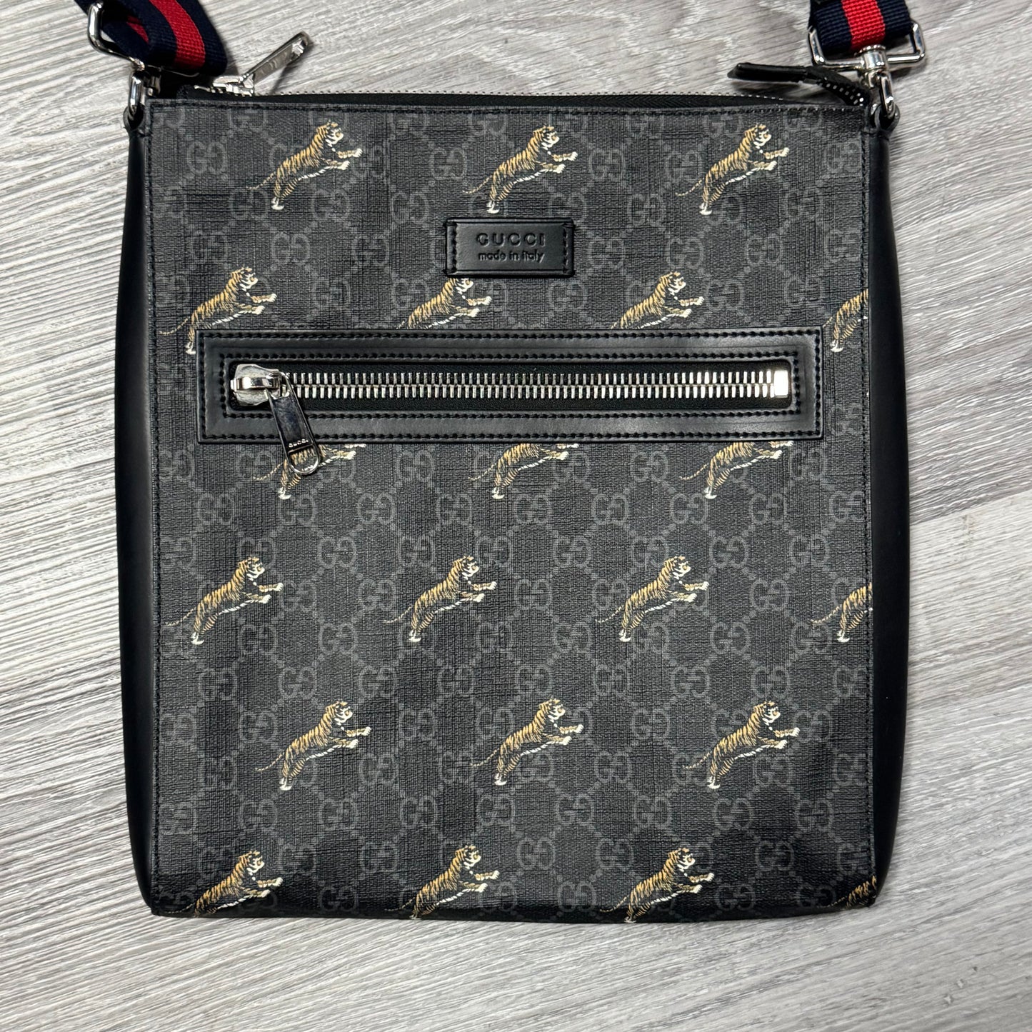 Gucci GG Supreme Tigers Messenger Bag