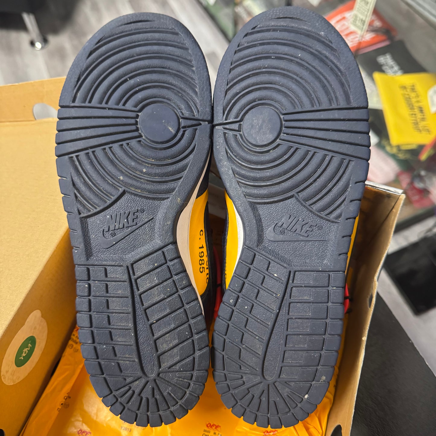 Dunk Low "Off-White" Michigan / Preowned