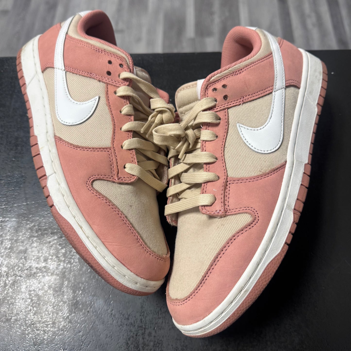 Dunk Low Red Stardust / Preowned