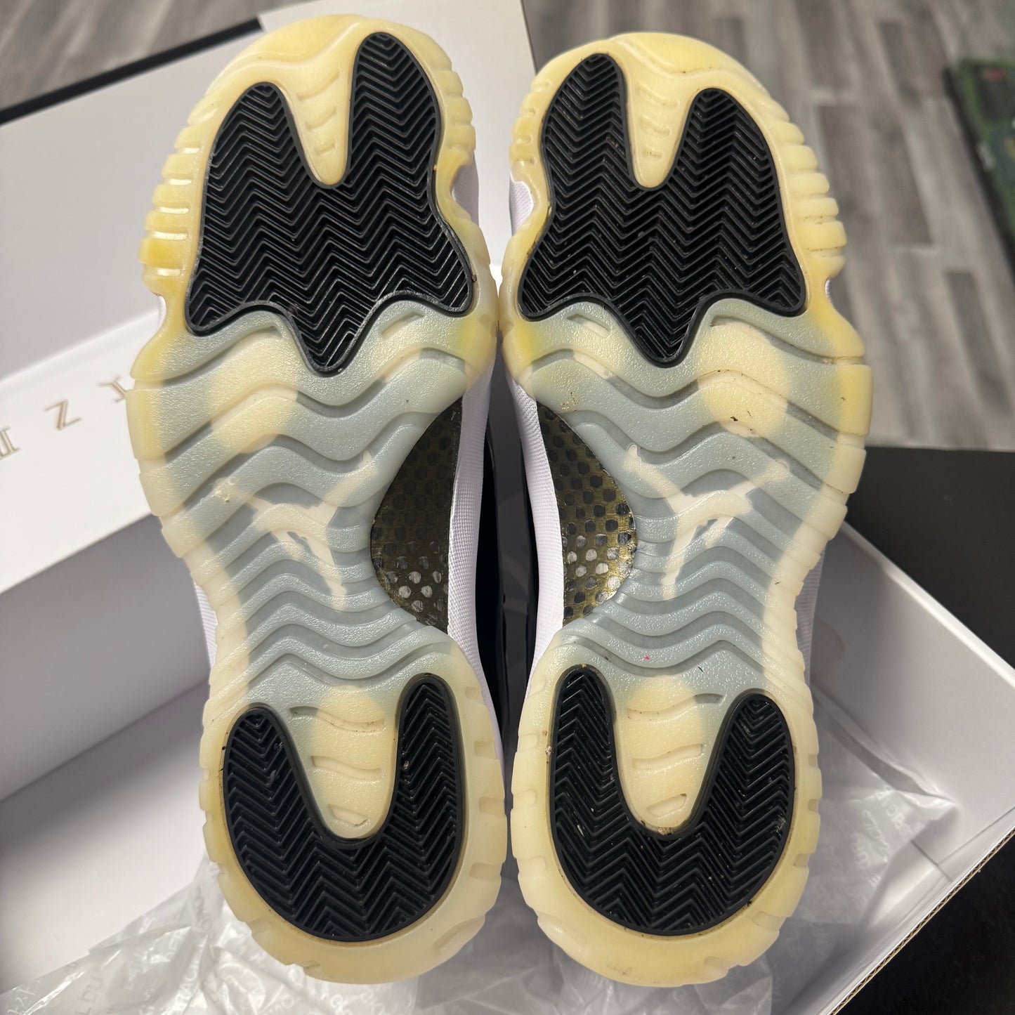 Jordan 11 Gratitude / Preowned