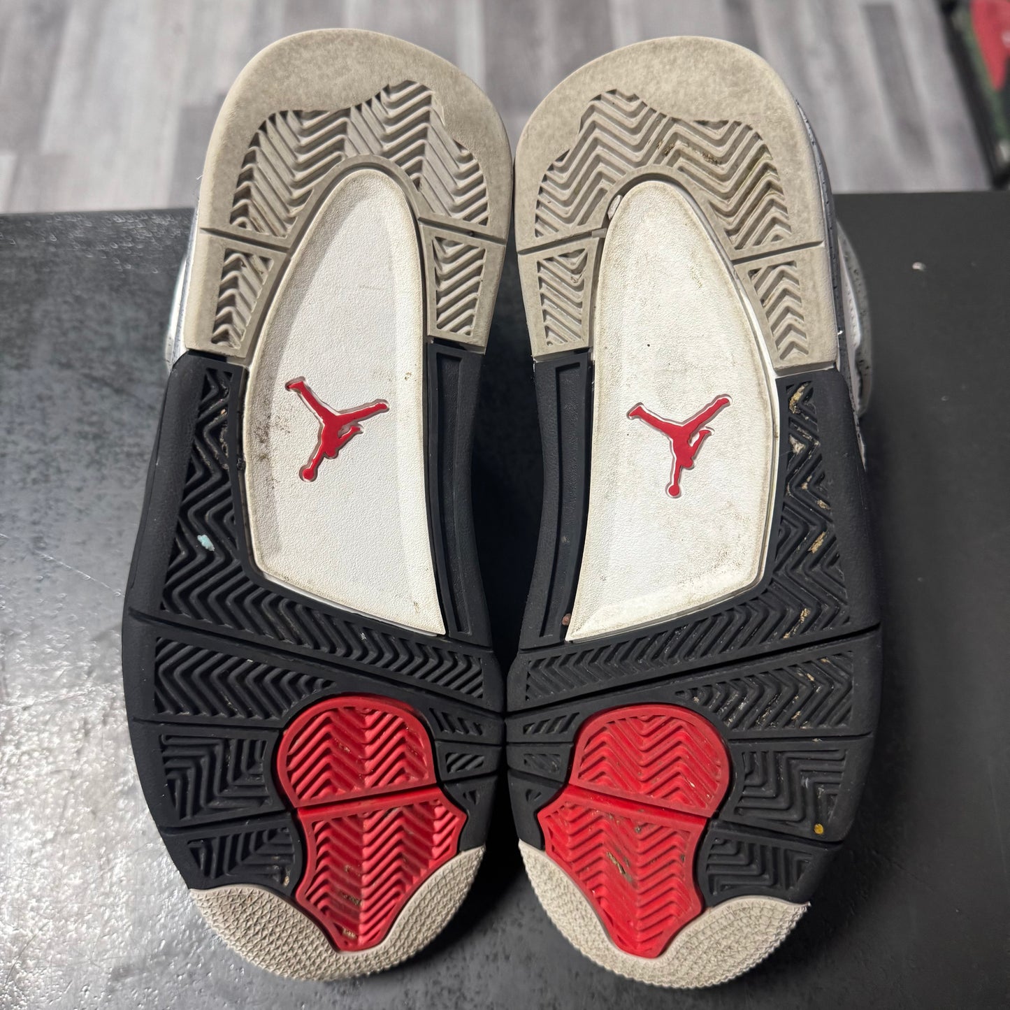 Jordan 4 White Cement OG (2025) / Preowned