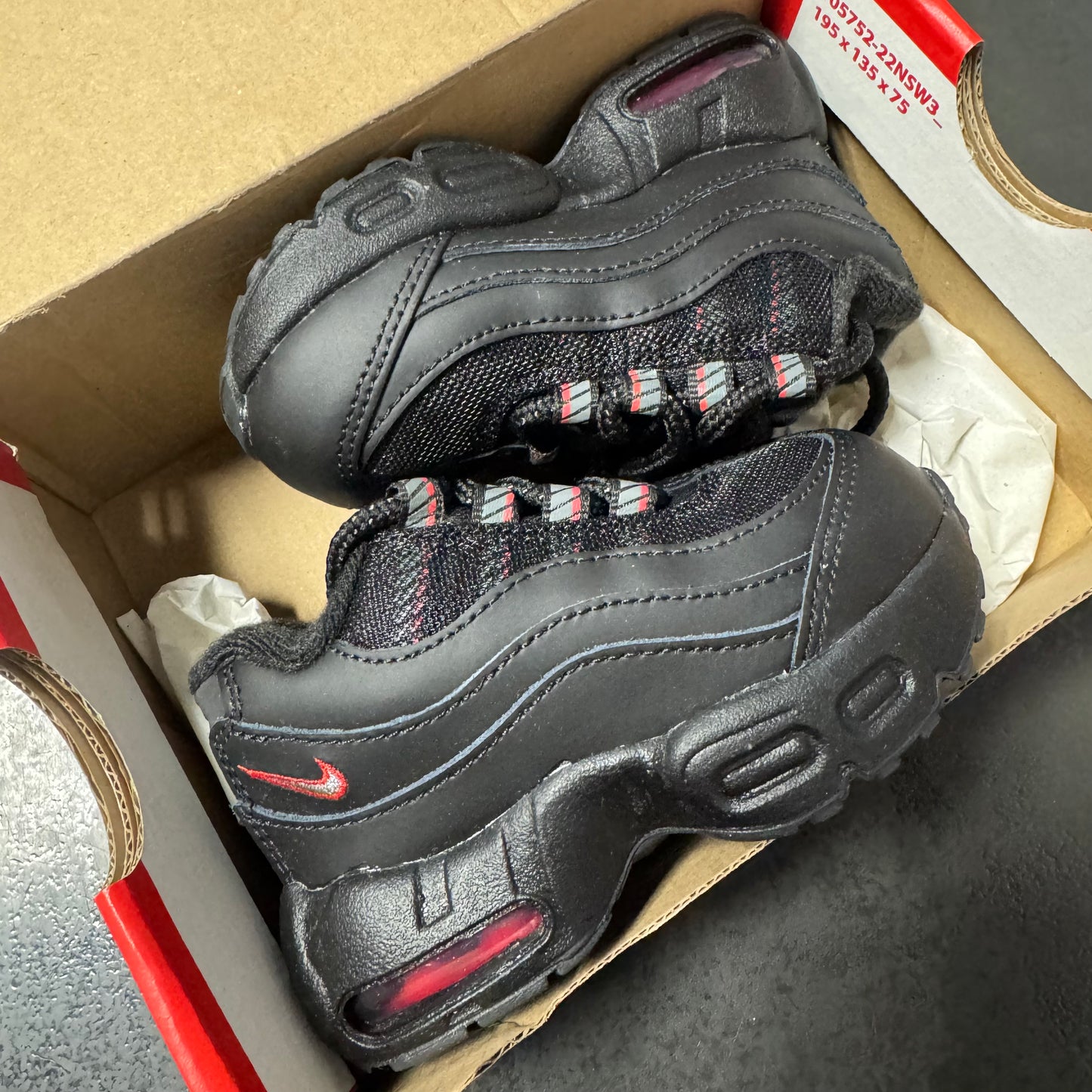 Nike Air Max 95 Black Smoke Grey University Red / Preowned