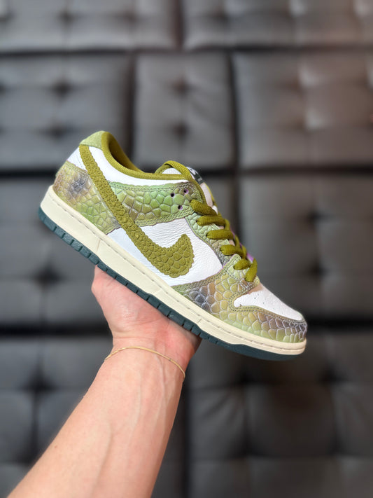 Dunk Low SB Chameleon / Brand New