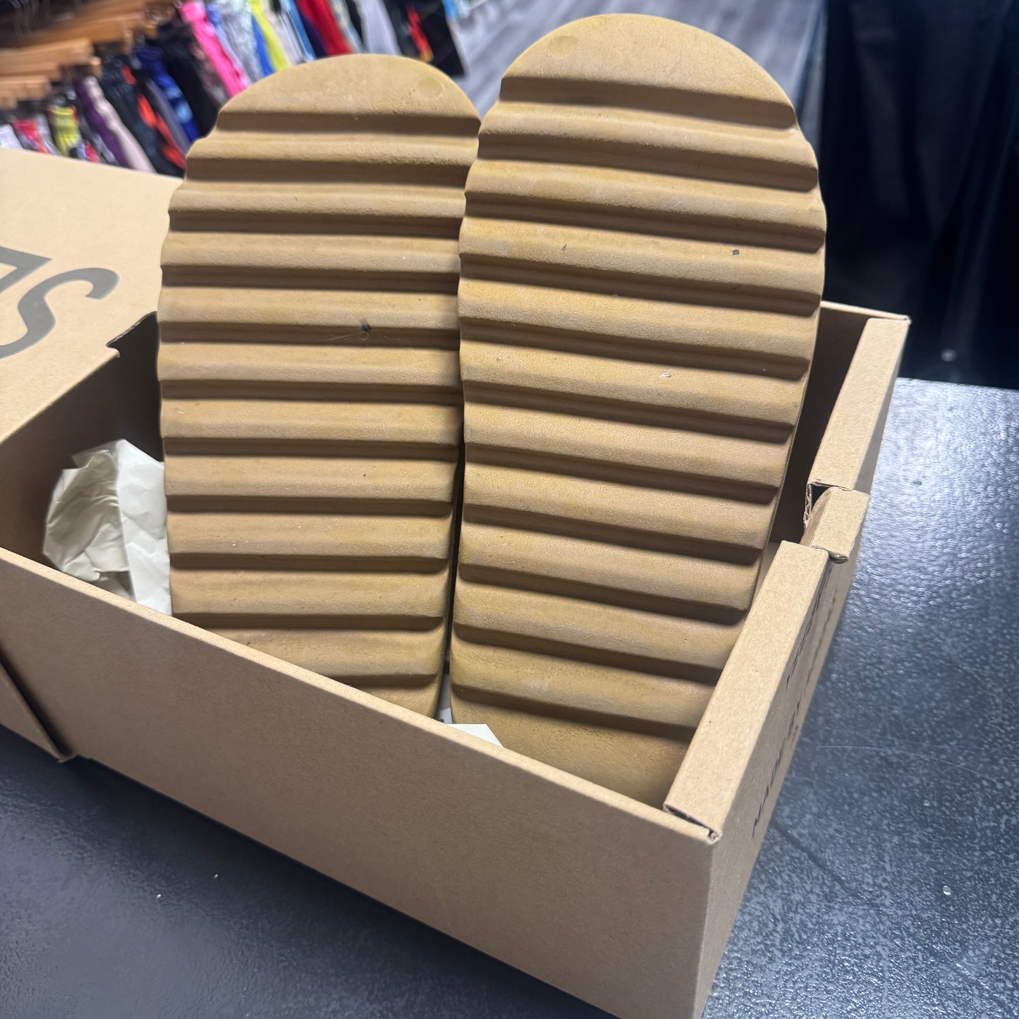 Yeezy Slide Ochre / Preowned