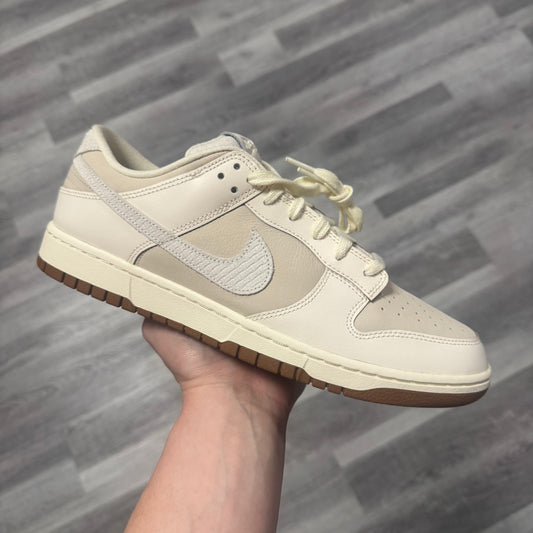 Dunk Low Pearl White / Brand New