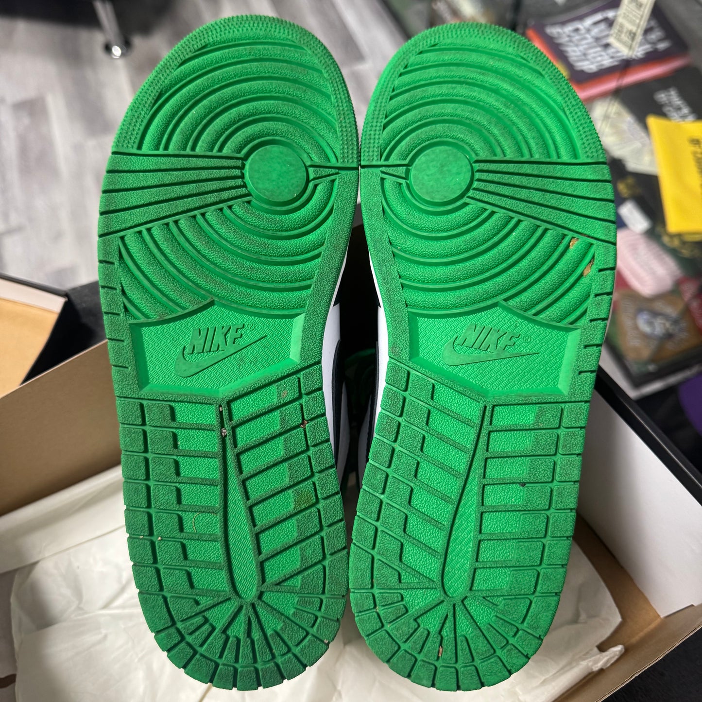 Jordan 1 Lucky Green / Preowned