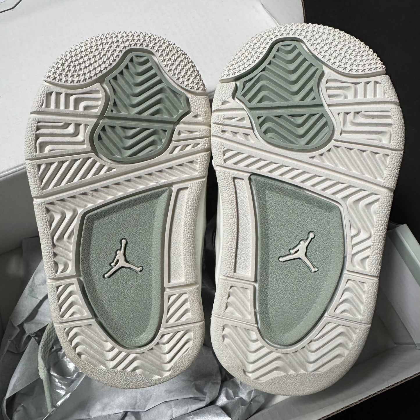 Jordan 4 Seafoam Sail / Preowned