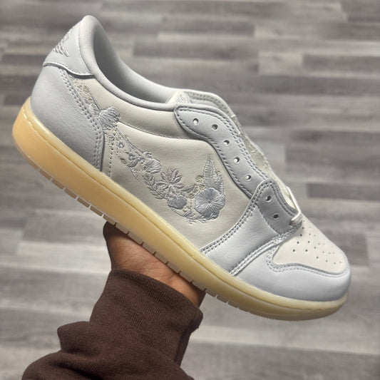 Jordan 1 Low Rabbit Floral Swoosh / Brand New