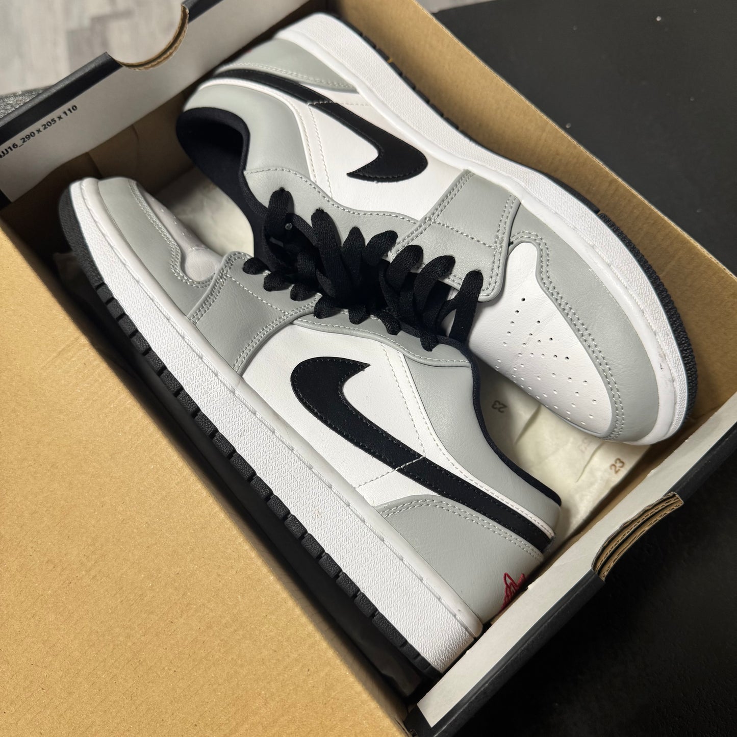 Jordan 1 Low Light Smoke Grey / Preowned