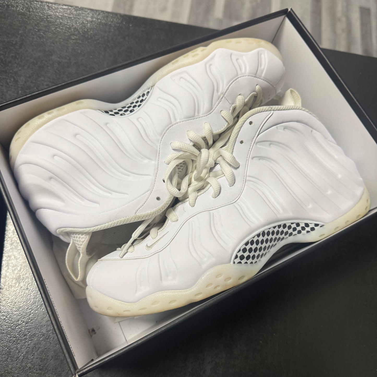 Nike Air Foamposite One Triple White / Preowned