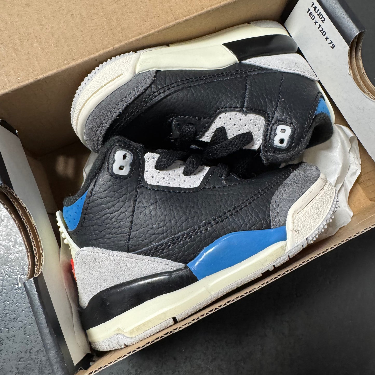Jordan 3 Rare Air / Preowned