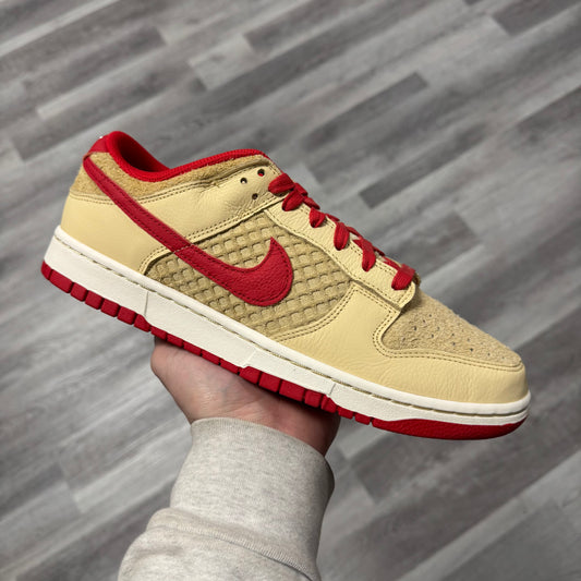 Dunk Low Strawberry Waffle / Brand New