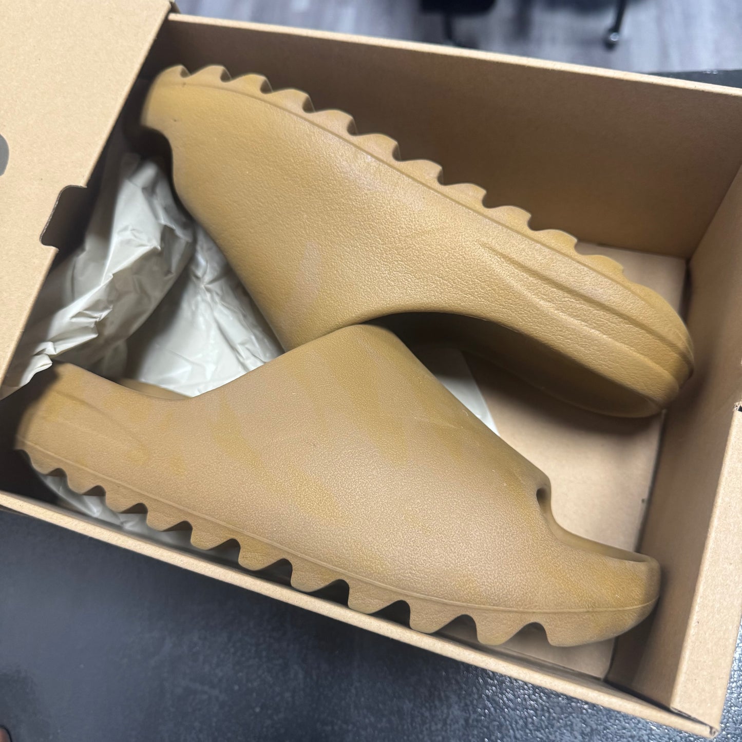 Yeezy Slide Ochre / Preowned