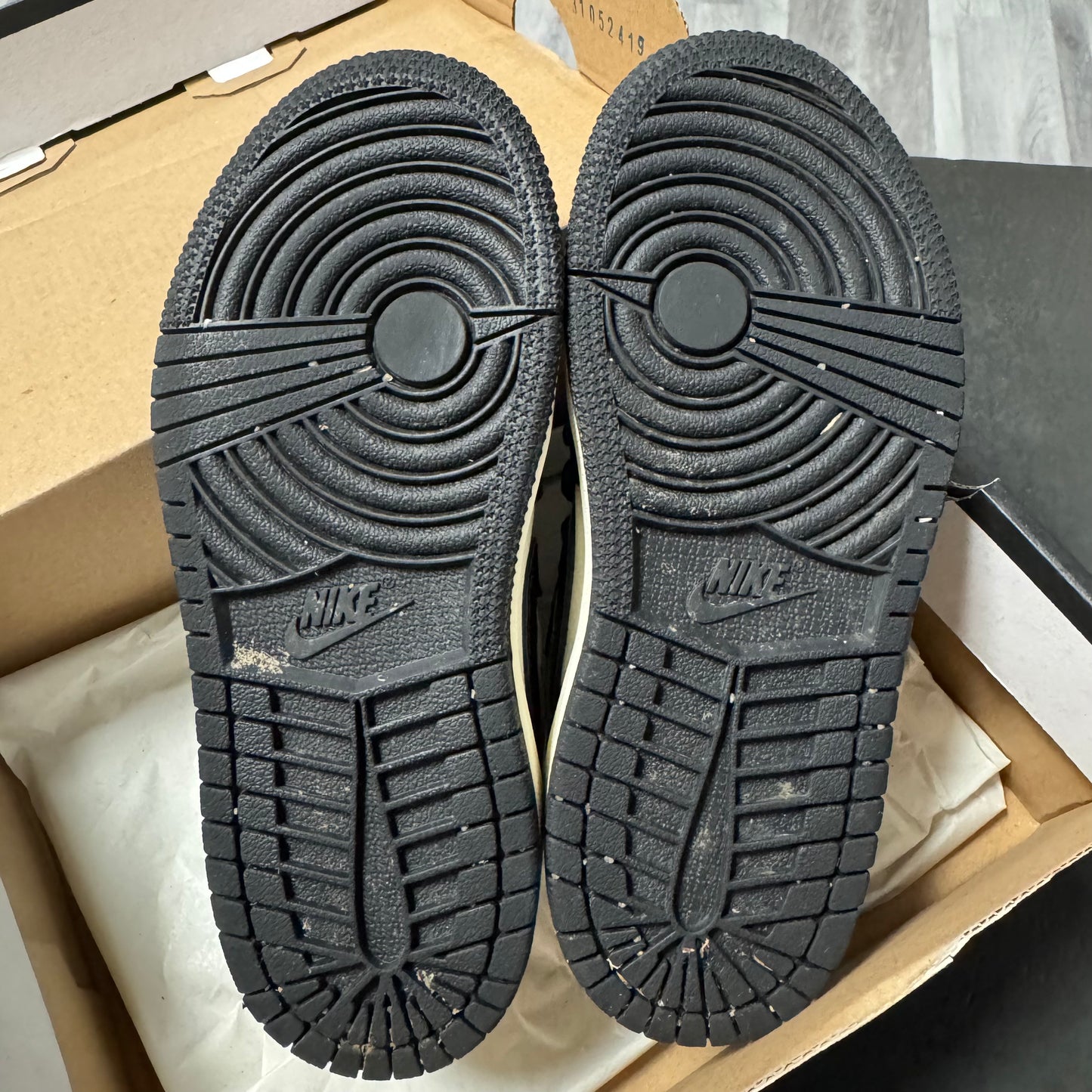 Jordan 1 Low Mocha / Preowned