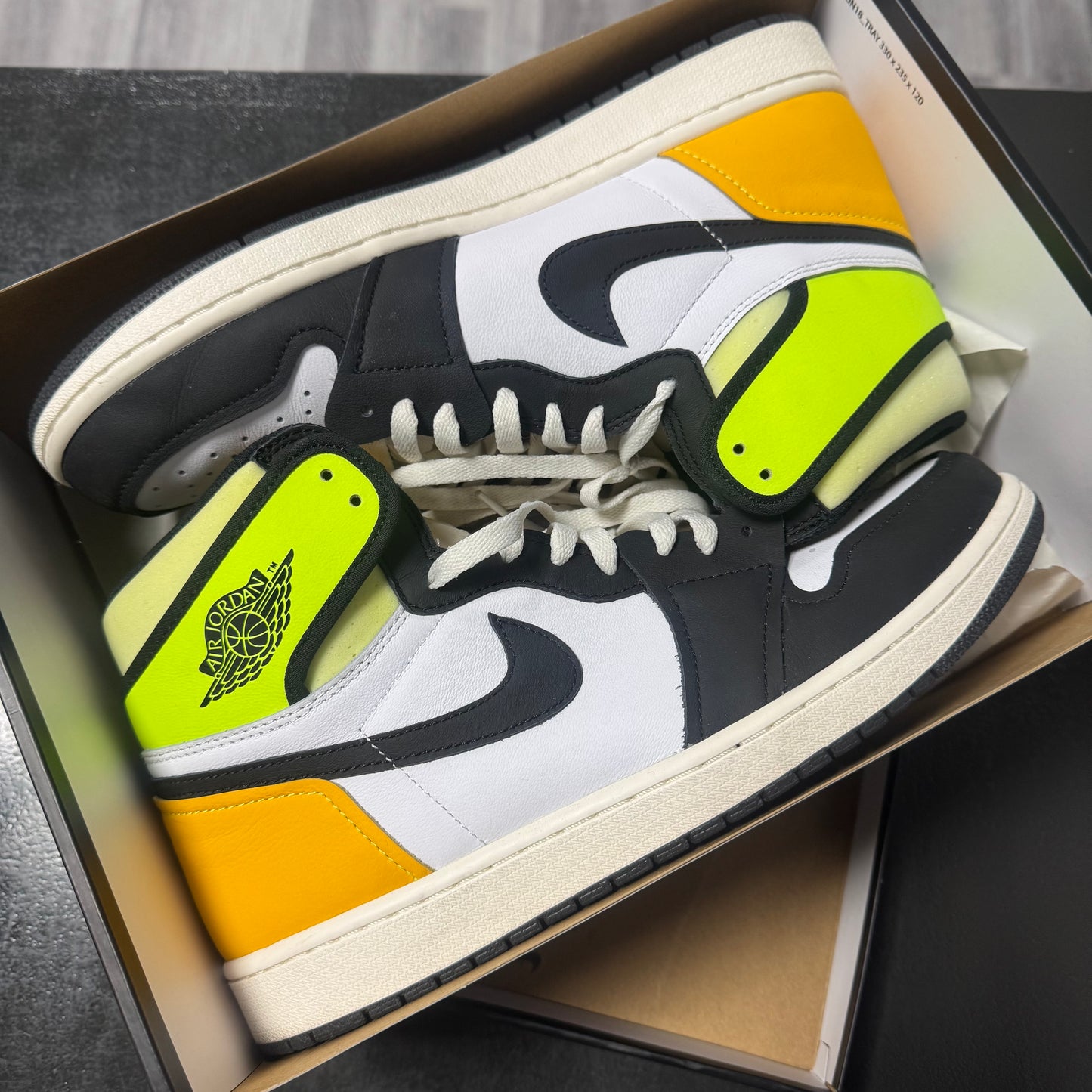 Jordan 1 Volt / Preowned