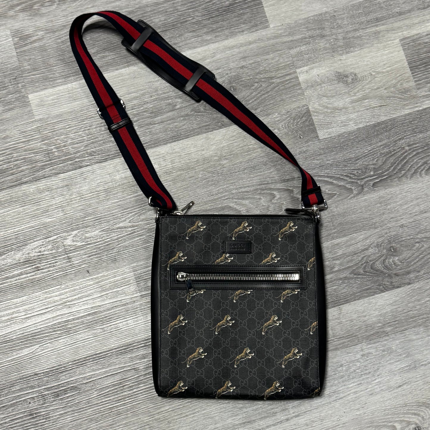 Gucci GG Supreme Tigers Messenger Bag