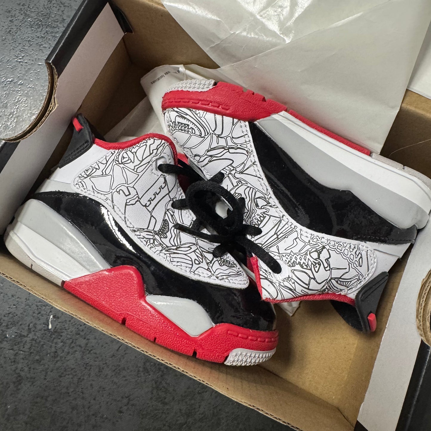 Jordan Dub Zero White Varsity Red / Preowned