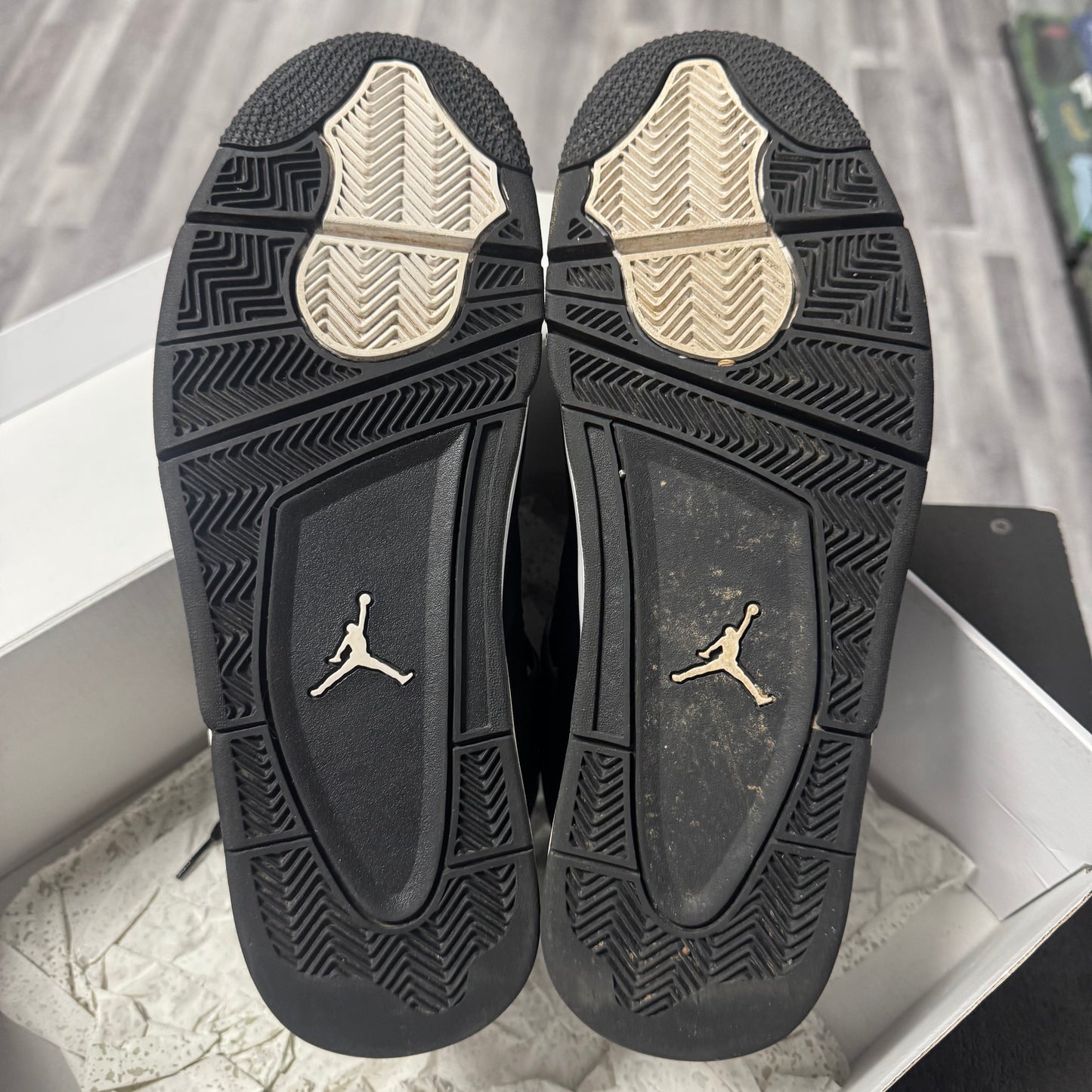 Jordan 4 White Thunder ⚡️ / Preowned