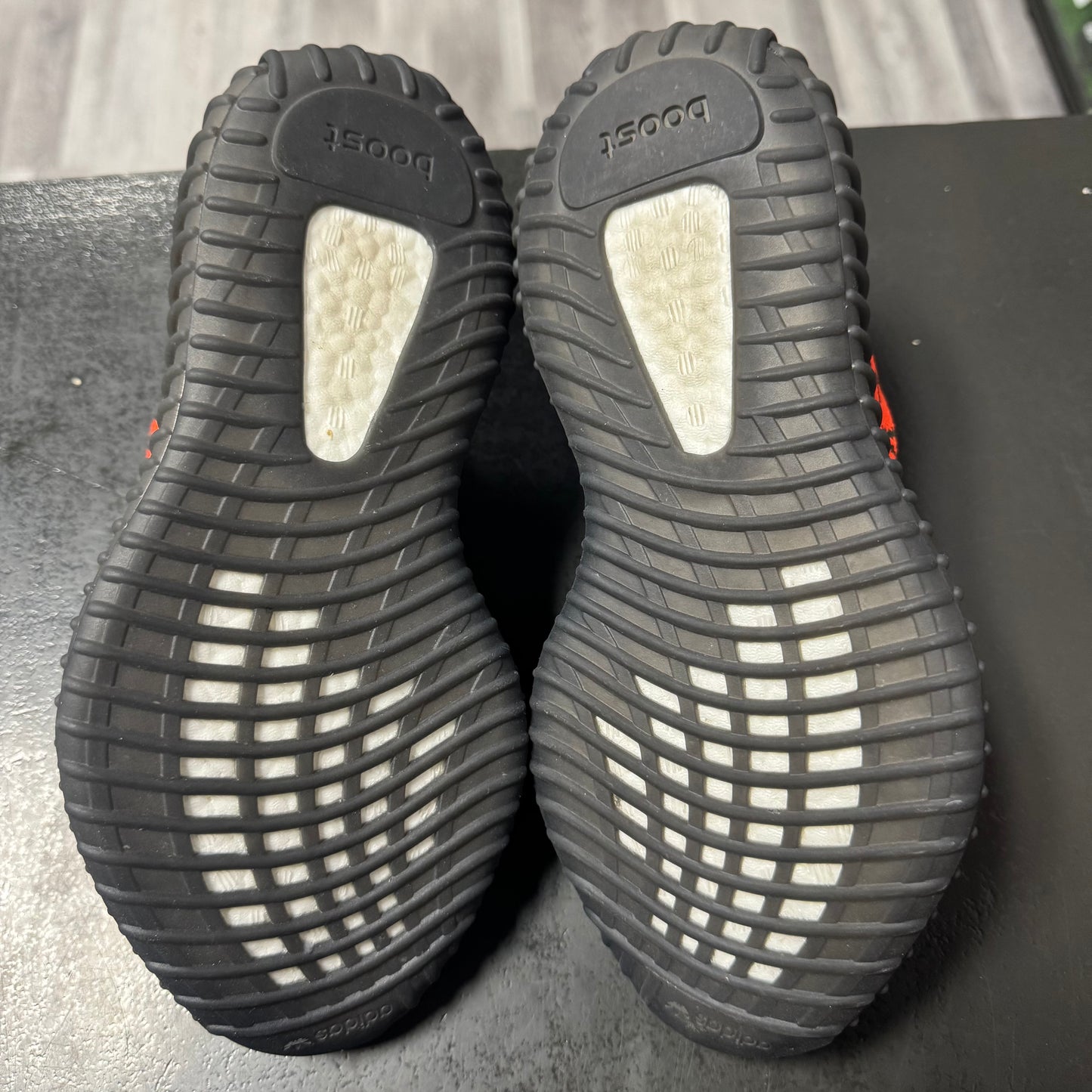 Yeezy 350 Carbon Beluga / Preowned