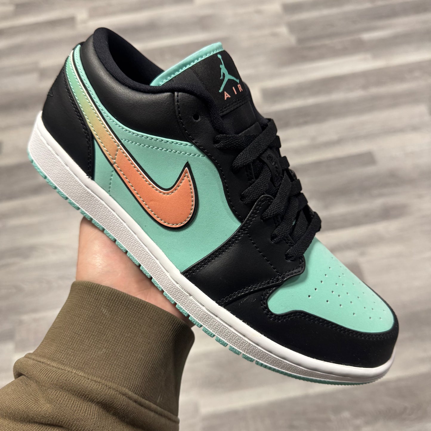 Jordan 1 Low Tropical Twist / Brand New