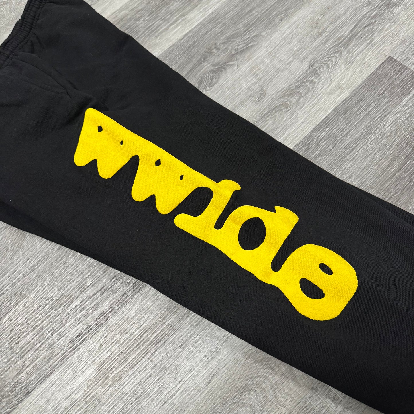 Sp5der Beluga Sweatpants (Black/Yellow)