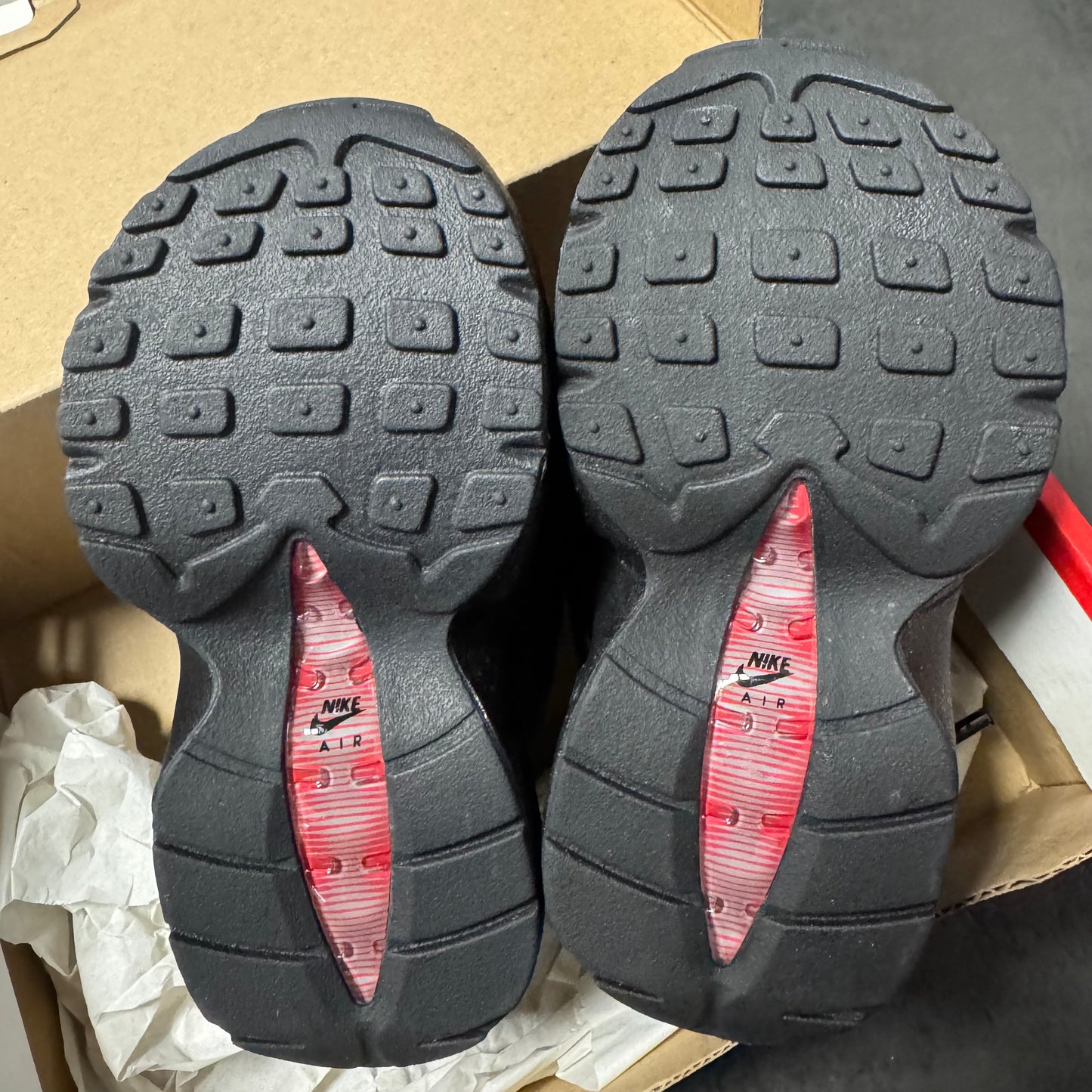 Nike Air Max 95 Black Smoke Grey University Red / Preowned