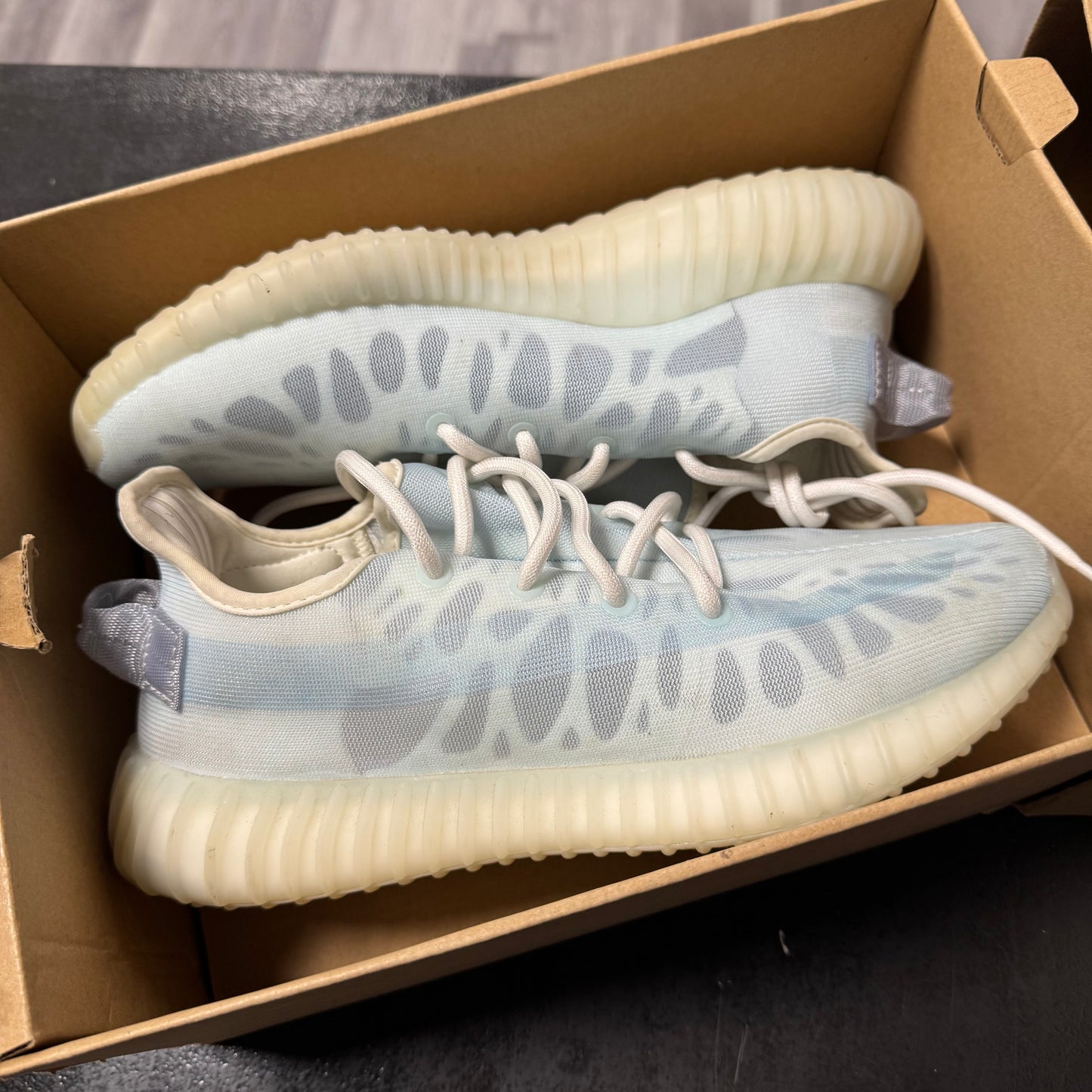 Yeezy 350 Mono Ice / Preowned