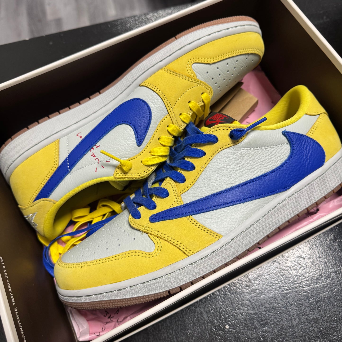 Jordan 1 Low Travis Scott Canary / Preowned