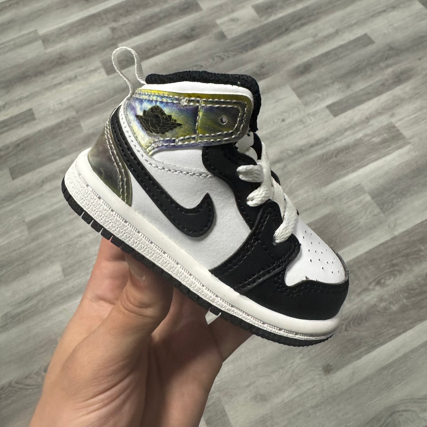 Jordan 1 Mid Heat Reactive / Brand New