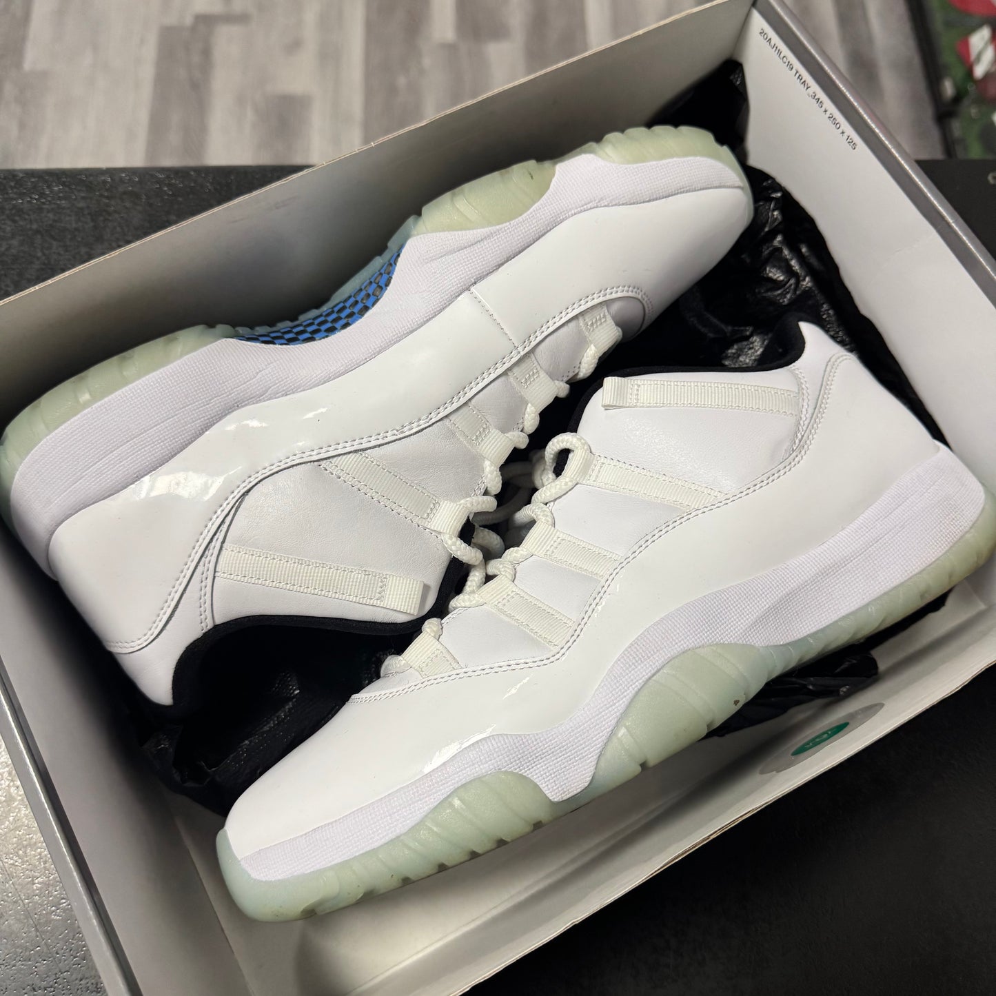 Jordan 11 Low Legend Blue / Preowned