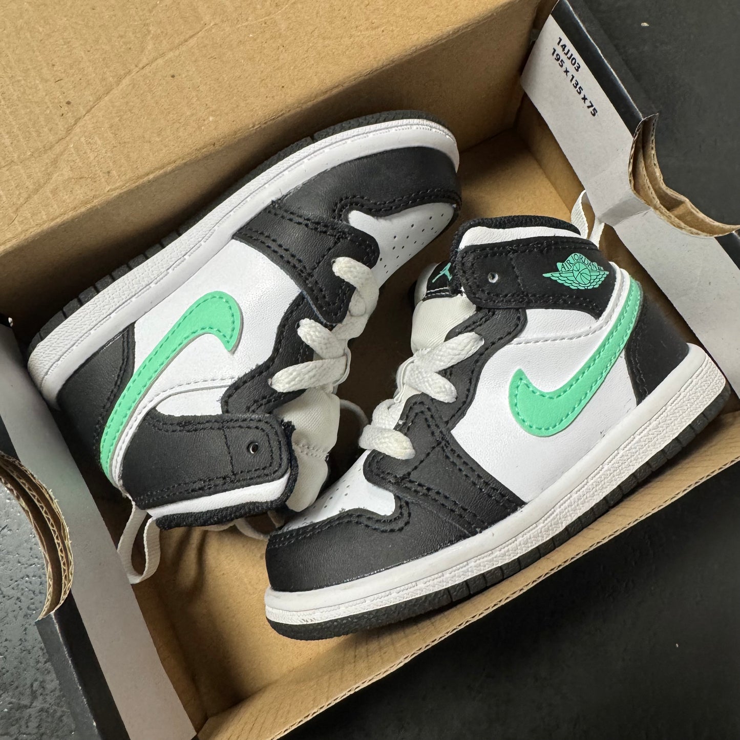 Jordan 1 Mid Green Glow / Preowned