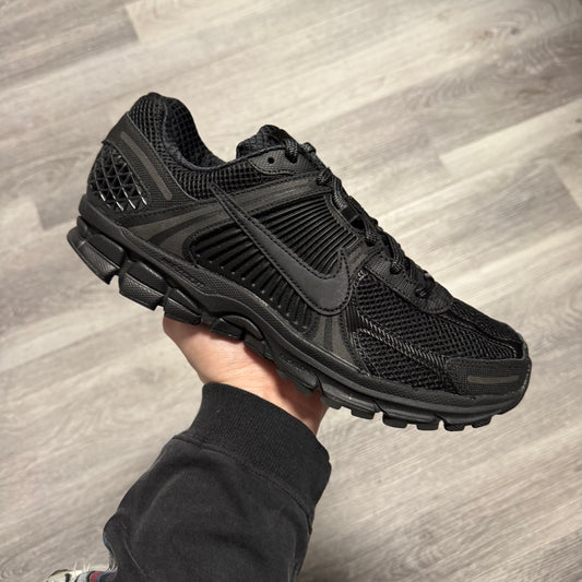 Nike Zoom Vomero 5 Triple Black / Brand New